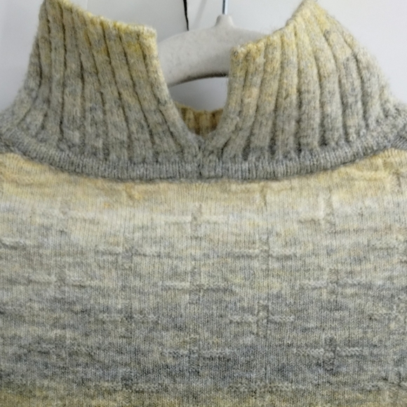 Anthropologie Pilcro Ombre‎ Yellow Striped Cropped Sweater - Picture 12 of 15
